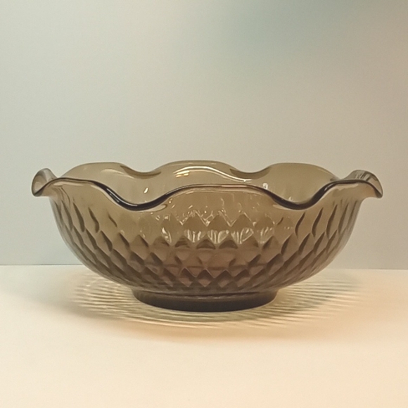 Large vintage Indiana Glass smoke gray glass bowl with diamond quilt pattern. - Picture 2 of 8
